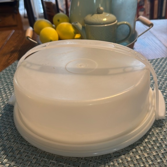 Vintage Tupperware Pie Keeper Taker Carrier w/ Lid & Handle - Picture 1 of 4